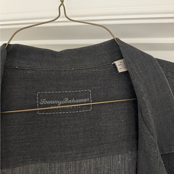 Tommy Bahama 🌴 - Picture 2 of 4